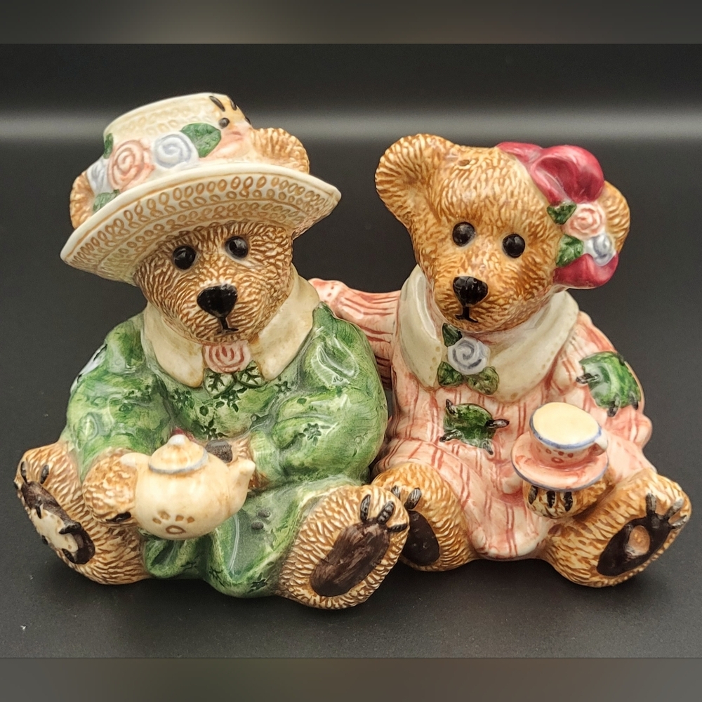 Bearware Pottery Tea Party Salt and Pepper Shakers, Boyds Bears Edition 9E/1940